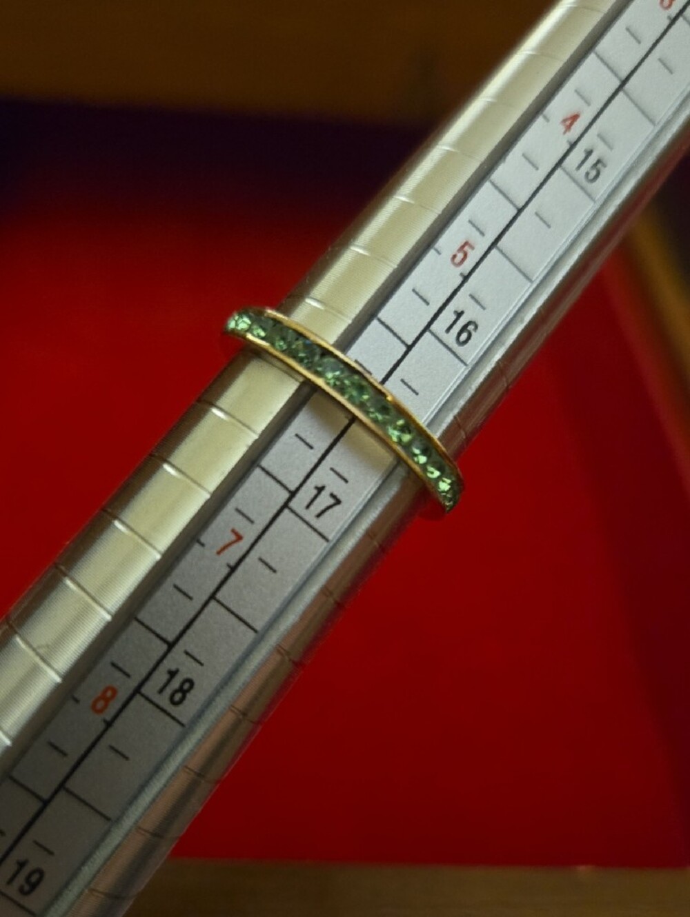 Antique Vogue Gold Band Ring with Green Gemstones - Size 6